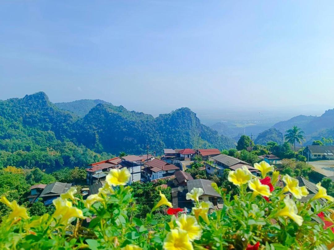Oasis Phamee Bed & Breakfast Ban Pha Mi Exterior foto
